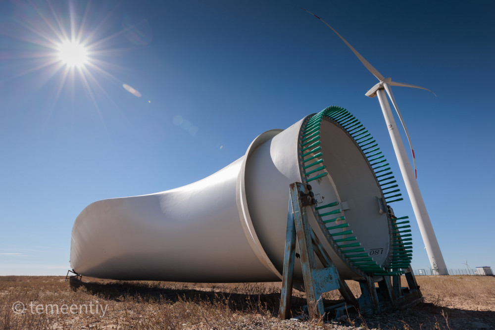 Кемпірдің қалпақшасын көрсетіп тұрған порно фотосы